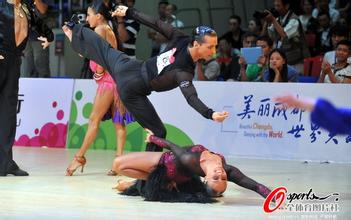 ���˿���ħ����ѧ��Ƶ�����߾���ĸ￪��ΰ������--д�ڵ�Сƽͬ־����110����֮��...